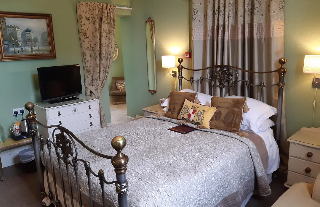 Holywell House-1